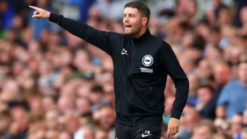Pelatih Brighton and Hove Albion, Fabian Hurzeler. (getty images)
