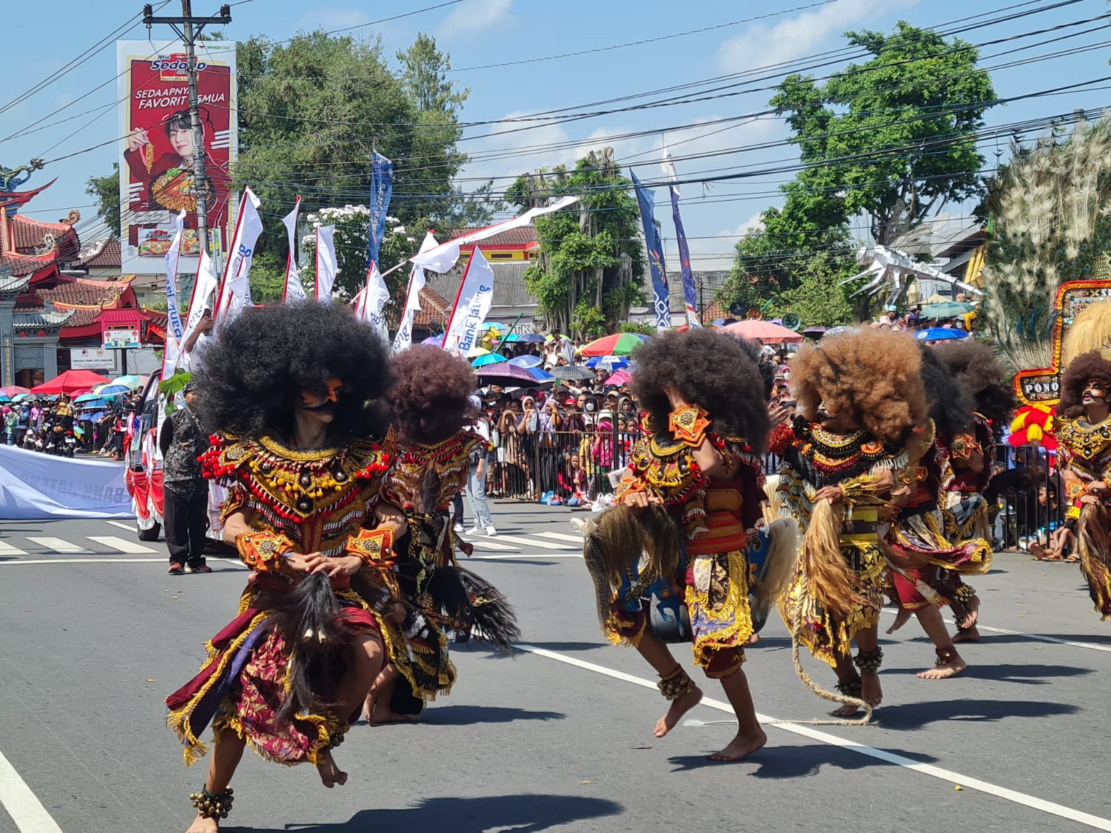 SEMARAK: Para kontingen tampi memukau di hadapan wali kota dan jajaran forkompimda Kota Magelang, Minggu (15/9/2024).