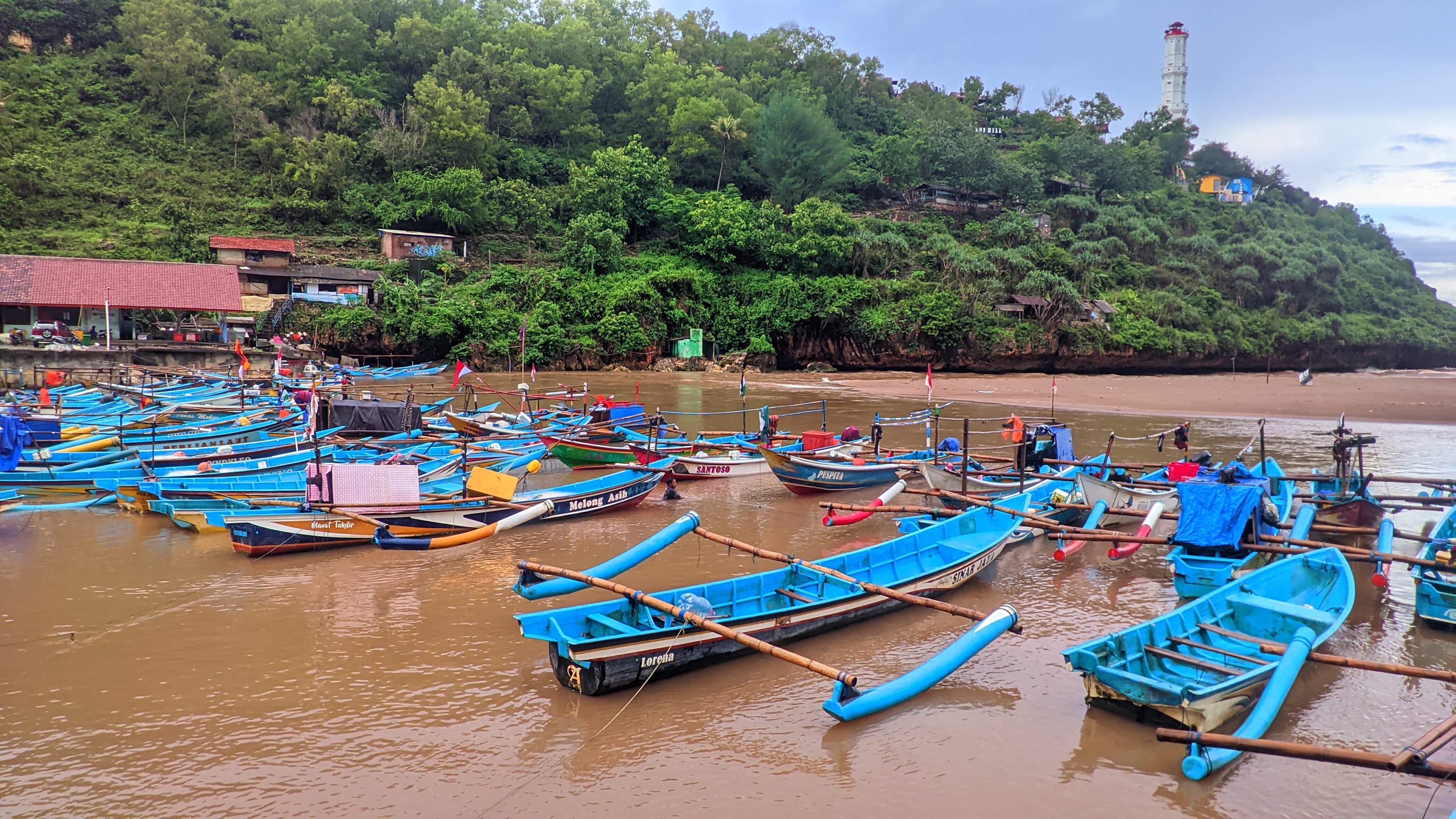 &nbsp;  Kapal-kapal nelayan di Pelabuhan Pantai Baron, Kalurahan Kemadang, Tanjungsari Gunungkidul.  &nbsp;