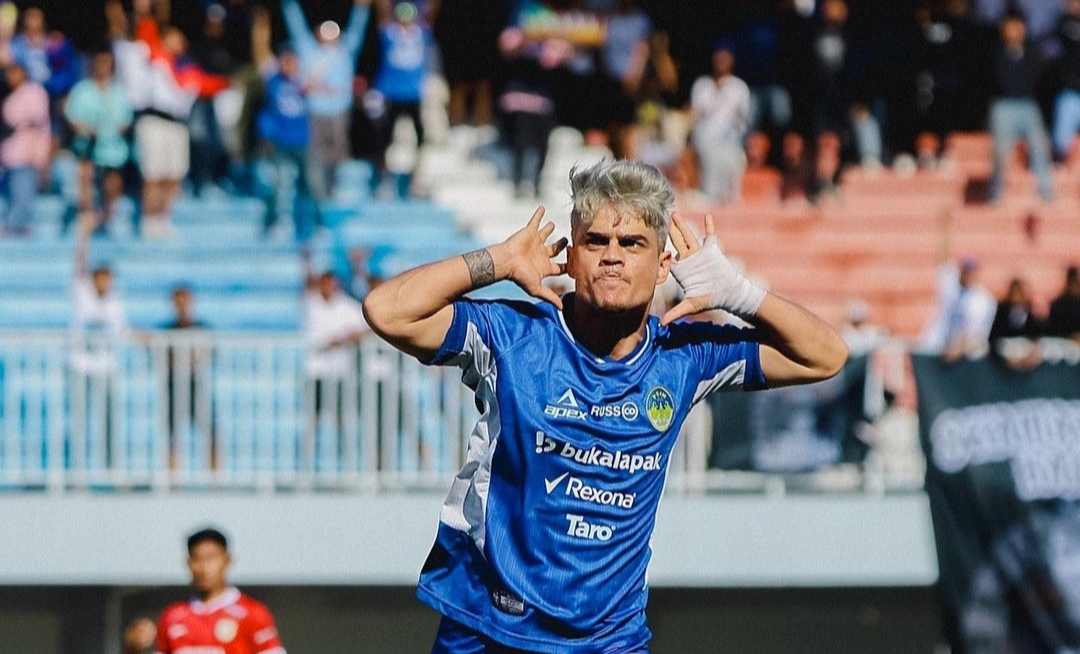 Selebrasi Rapinha usai cetak gol bagi PSIM Jogja ke gawang Adhyaksa Farmel FC (ig psimjogja_official)