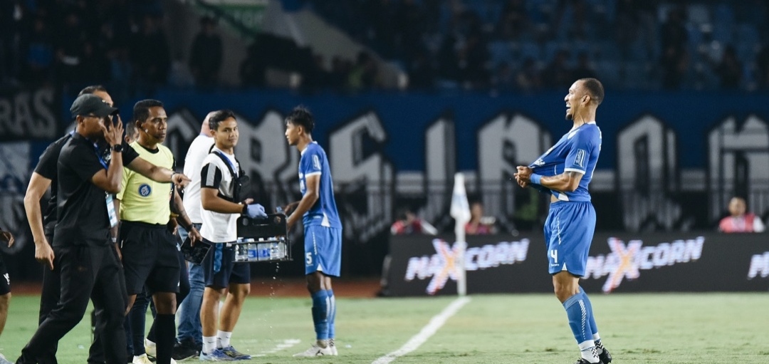Selebrasi Gustavo Franca usai cetak gol ke gawang PSIS Semarang bagi Persib Bandung dalam lanjutan BRI Liga 1 (ig persib)
