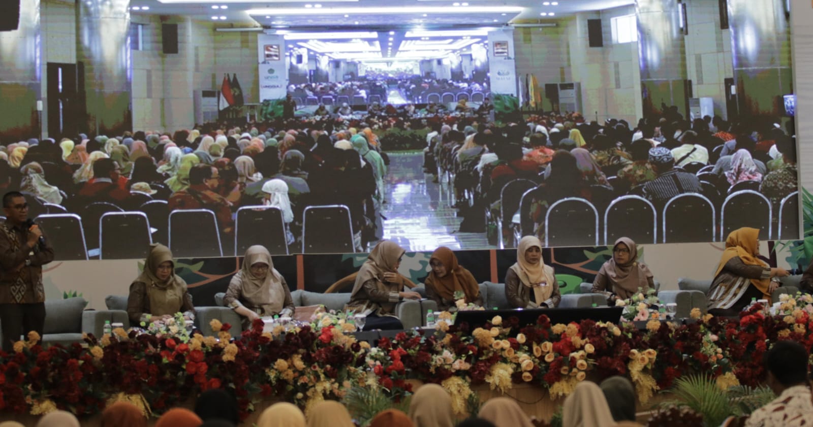 SINERGI - UNISA Jogja menggelar pertemuan akbar melibatkan sebanyak 2.350 orang tua atau wali mahasiswa baru pada Sabtu (14/9/2024)  (Gunawan/Radar Jogja)