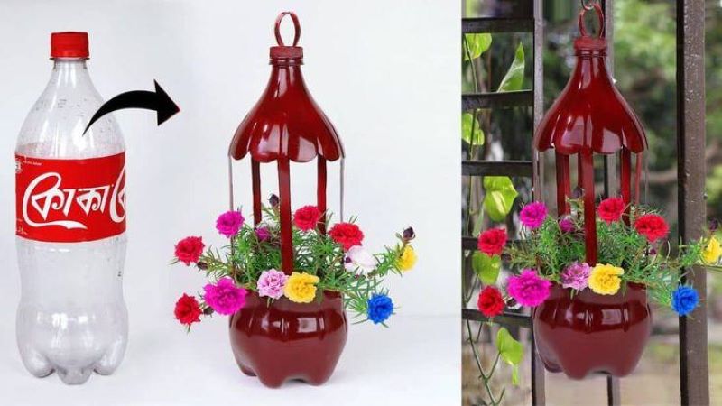 Memanfaatkan botol bekas sebagai pot tanaman dan menjaga lingkungan agar tetap hijau.