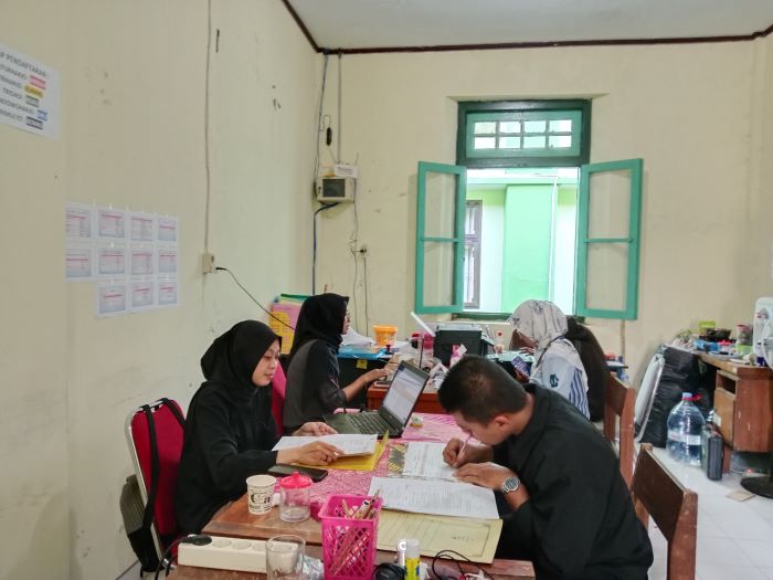 PROSES SELEKSI: Masyarakat saat mengikuti wawancara calon pengawas TPS di Kapanewon Sleman Selasa (17/9/2024).
