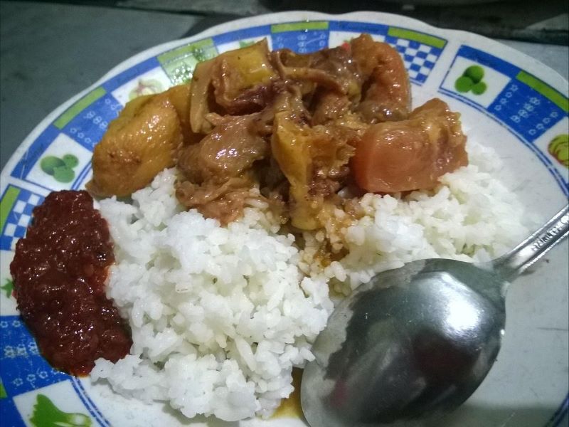 Nikmati kuliner legendaris Jogja Sego Koyor Bu Parman.