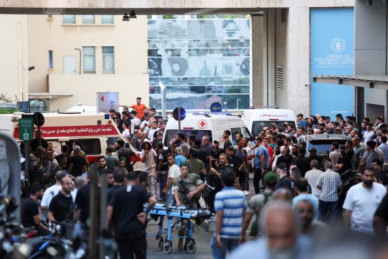 Suasana di American University of Beirut Medical Center (AUBMC) setelah ledakan pager pada Selasa (17/9/2024)