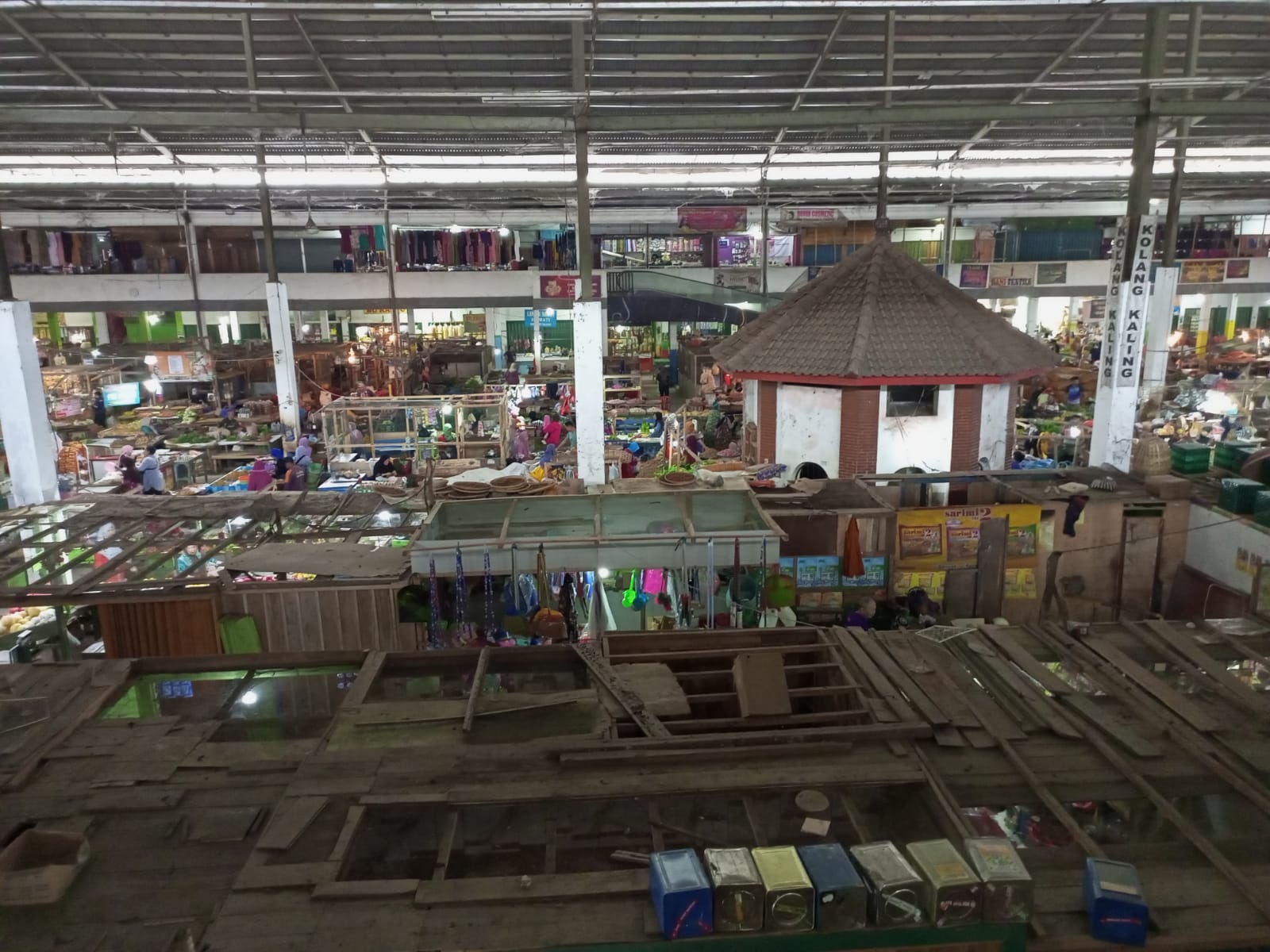Kondisi Pasar Tumenggungan tampak sepi. Kondisi ini yang membuat para pedagang merasa keberatan dengan tarif retribusi pasar yang ditetapkan Pemkab Kebumen.