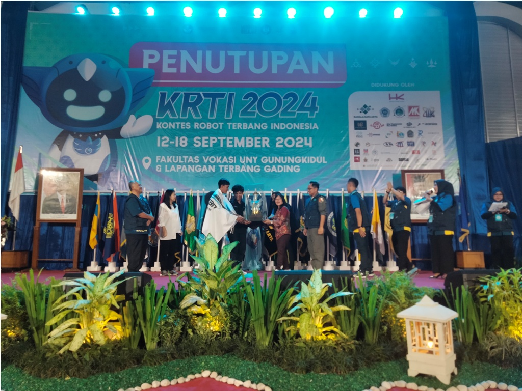 UNS meraih piala juara umum pada KRTI 2024 di GOR UNY Gunungkidul, Rabu (18/9/2024).