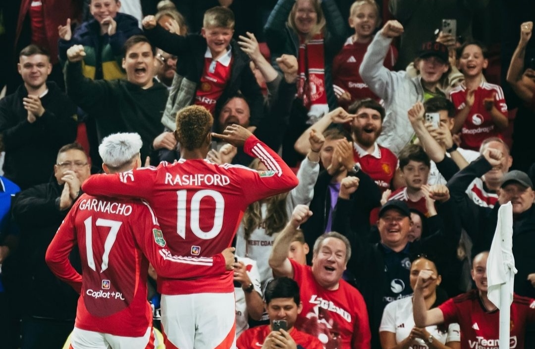 Selebrasi Marcus Rashford dan Alejandro Garnacho usai cetak gol dalam kemenangan Manchester Unuted 7-0 atas Barnsley (ig manchesterunited)