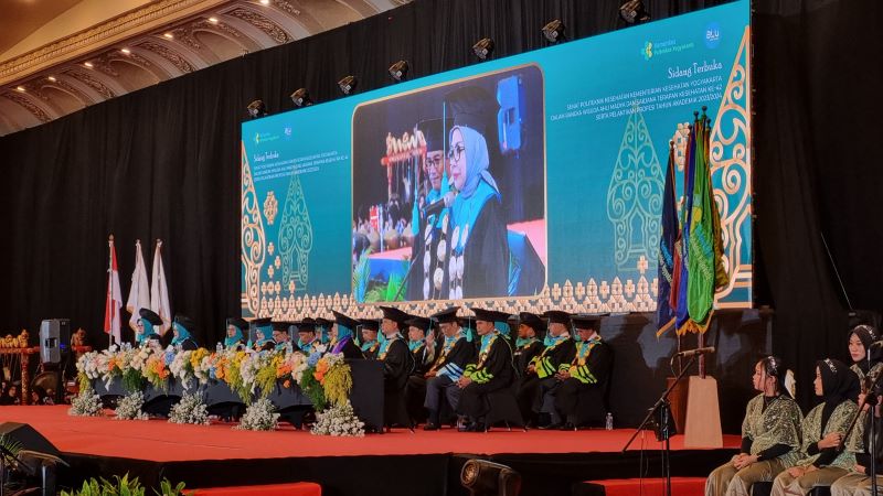 Sesi wisuda Poltekkes Kemenkes Yogyakarta yang berlangsung di Kamala Grand Ballroom Sleman City Hall (SCH).&nbsp;