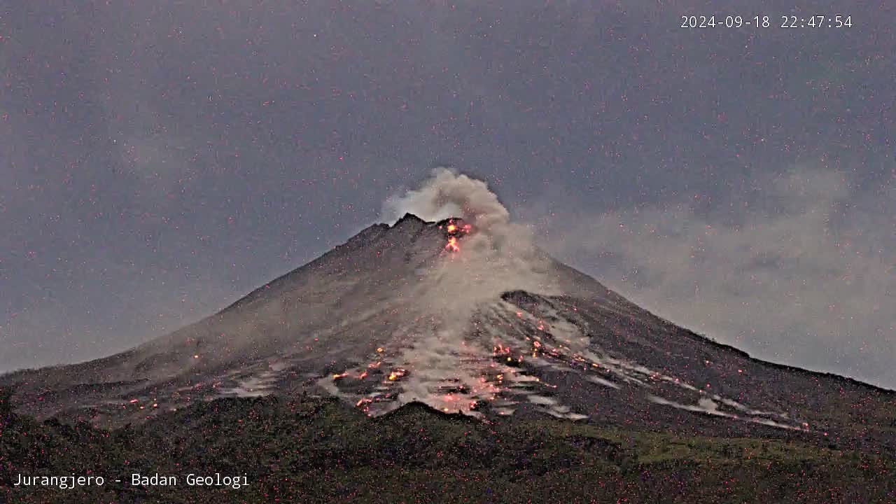 Awan Panas Guguran (APG) pada Rabu 18 September 2024 pukul 22.47 WIB terekam CCTV Jurangjero Kabupaten Magelang.   (BPPTKG)