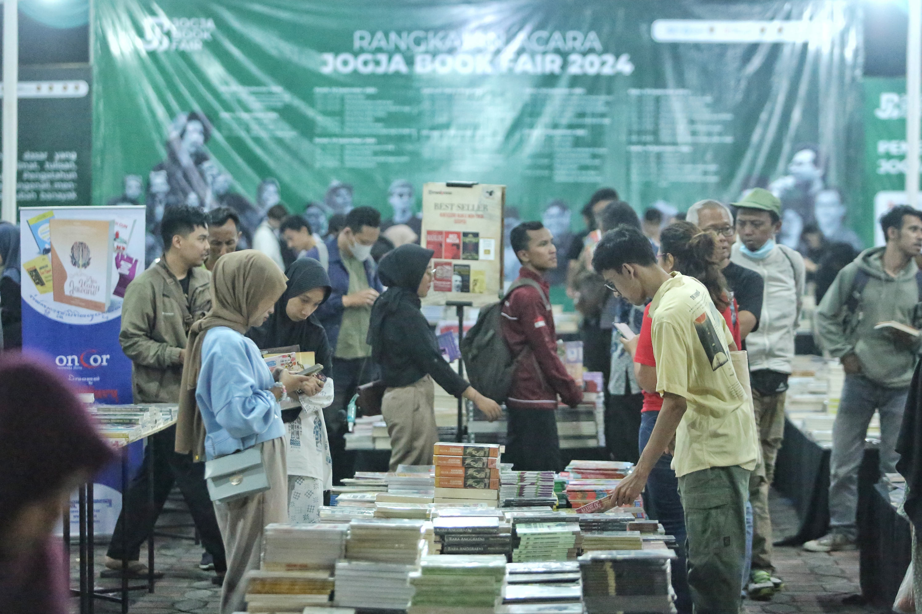 Jogja Book Fair (JBF) 2024 yang diselenggarakan di Halaman Dinas Perpustakaan dan Arsip Daerah (DPAD) DIY