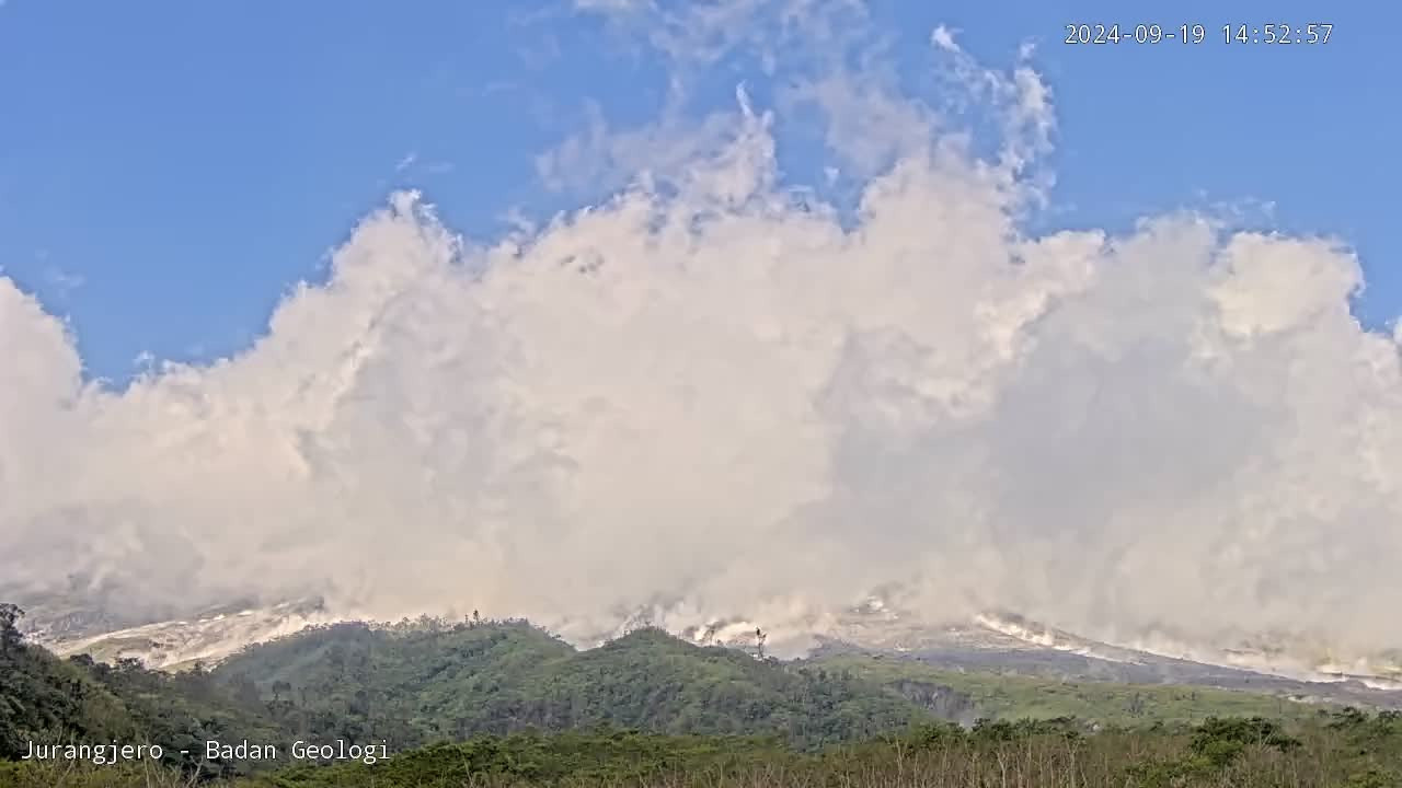 Awan panas guguran Merapi Rabu 19 September 2024 pukul 14.51 WIB terekam CCTV Badan Geologi di Pos Pengamatan Jurangjero.