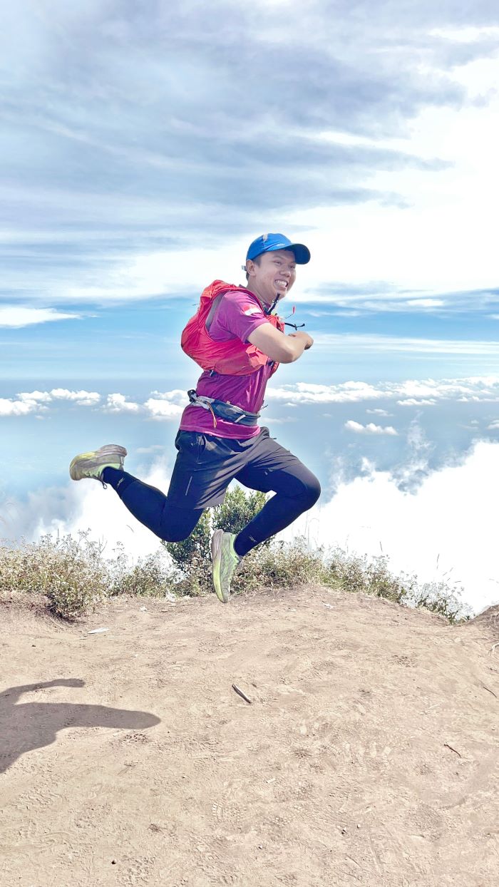Maher Syahbani Putra Perwira saat berada di puncak gunung usai melakukan trail run