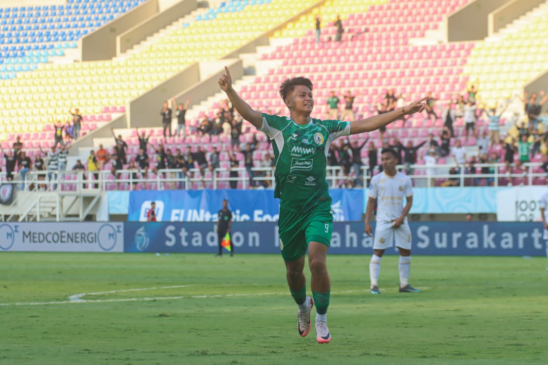 Hokky Caraka mencetak brace ke gawang Arema FC