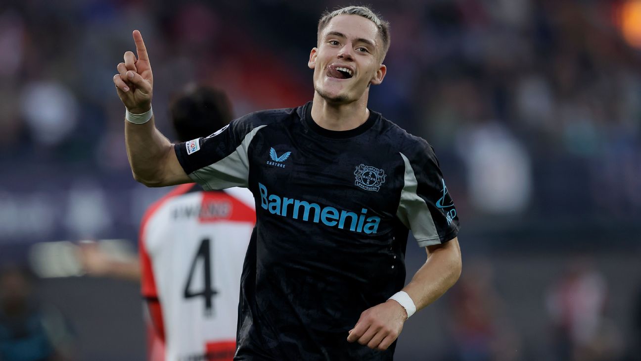 Selebrasi Florian Wirtz usai mencetak keunggulan bagi Bayer Leverkusen atas tuan rumah Feyenoord di Liga Champions