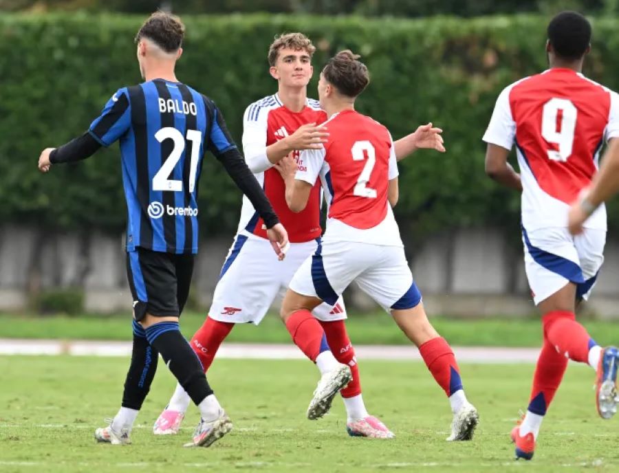 Selebrasi Max Dowman usai mencetak gol di Uefa Youth League (getty)