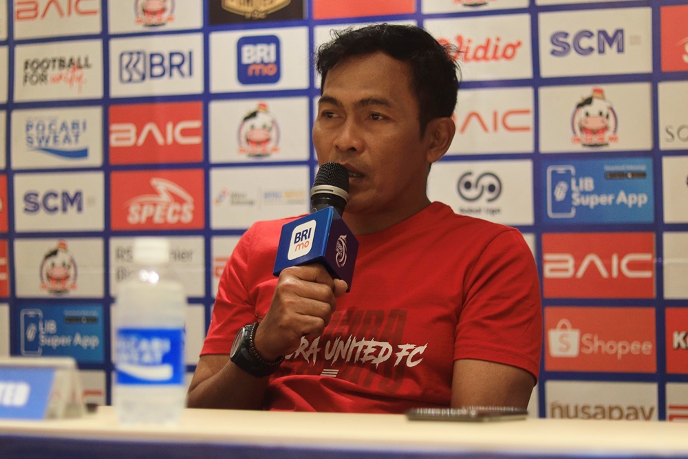 Pelatih caretaker Madura United, Rakhmad Basuki dalam sesi pers pre-match melawan Dewa United (lib)