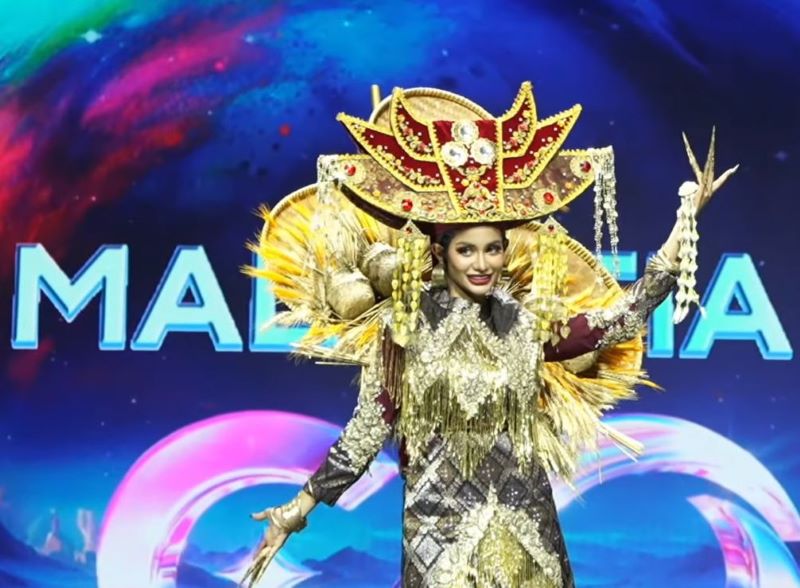 Kompetisi National Costume Show Miss Cosmo 2024.