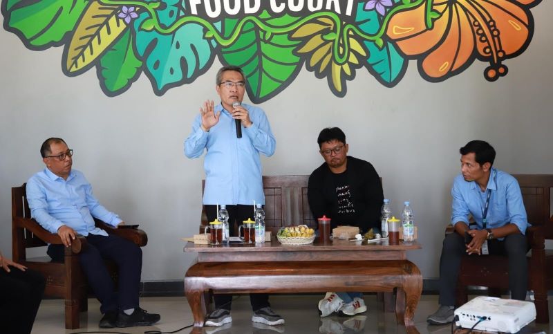 MENANGKAP PELUANG: Abdul Halim Muslih meminta pemkab mempercepat pembangunan infrastruktur jaringan internet.
