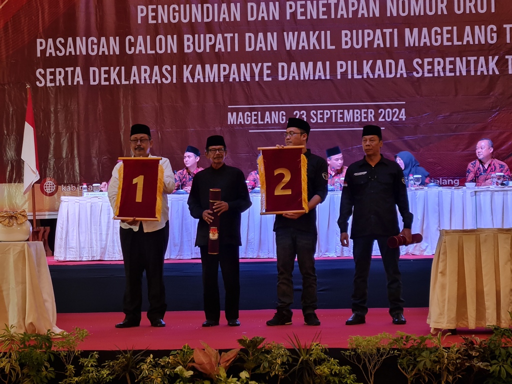 RESMI: Potret Grengseng Pamuji-Sahid serta Sudaryanto-Agung Tri Jaya usai mendapatkan nomor urut paslon bupati dan wakil bupati Magelang 2024, Senin (23/9).