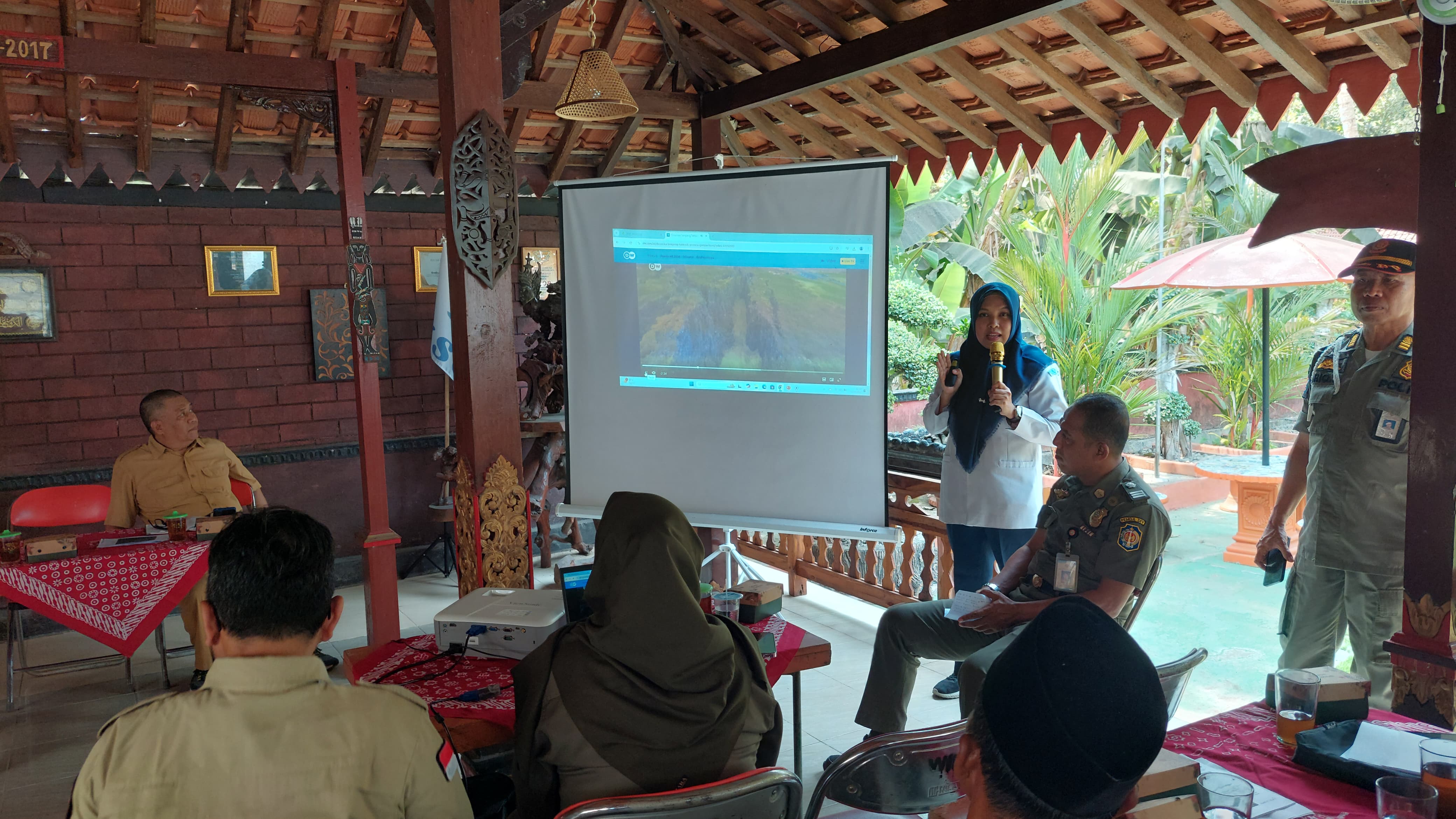 Satpol PP DIY mengadakan sosialisasi mitigasi kebencanaan dengan melibatkan 100 orang anggota Jaga Warga se-Kapanewon Panjatan, Kulon Progo, kemarin (23/9).