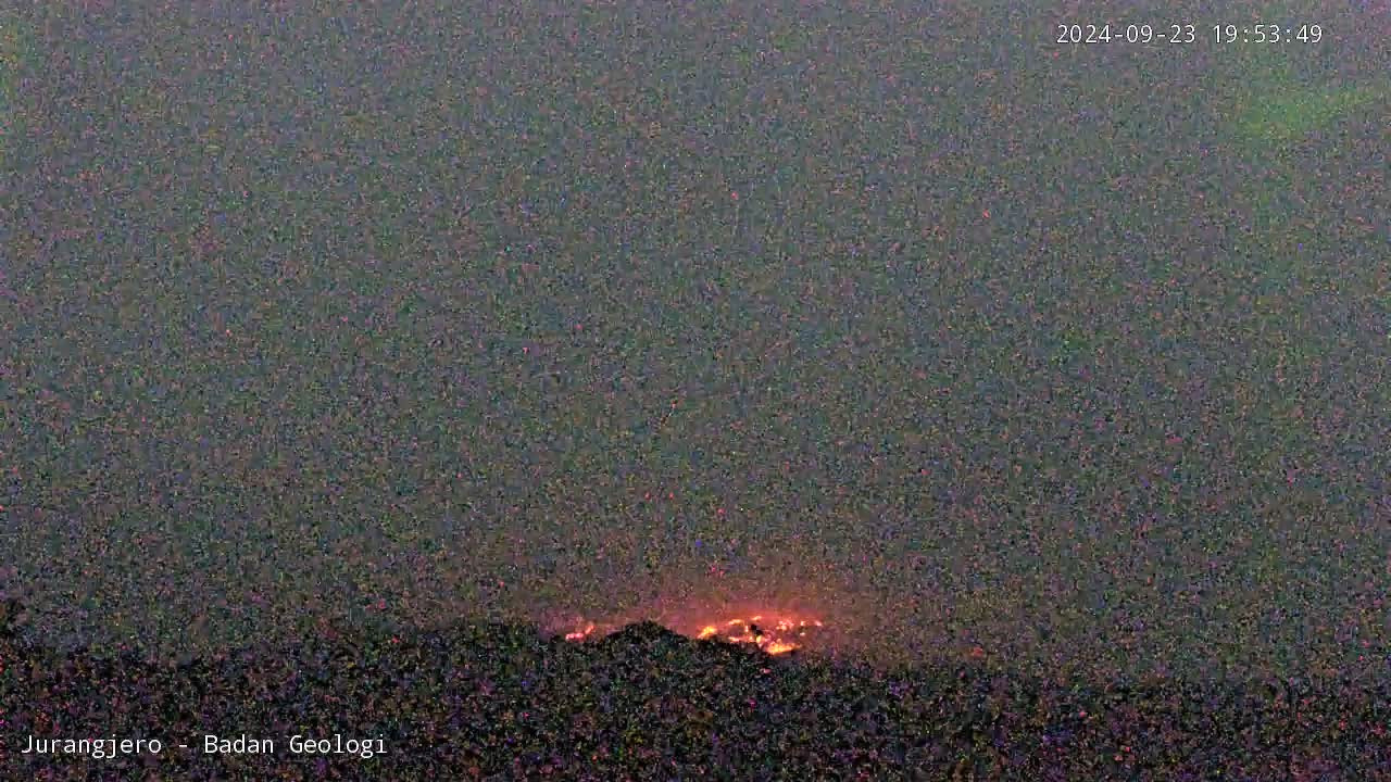 Erupsi yang ditandai dengan muntahan Awan Panas Guguran (APG) tersebut terjadi Senin, 23 September 2024 pada pukul 19.52 WIB.  (BPPTKG)