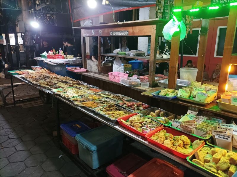 Berburu kuliner di Jogja.