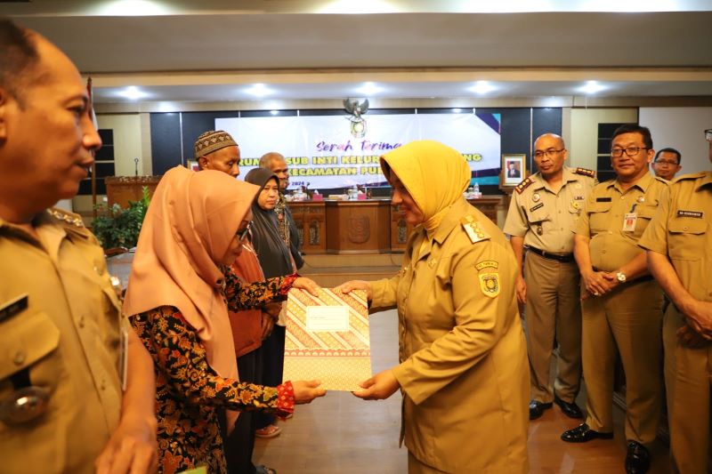 Penyerahan BA serah terima tanah dan bangunan rumah sub inti oleh Bupati Purworejo kepada 40 penerima, Senin (24/9/2024).