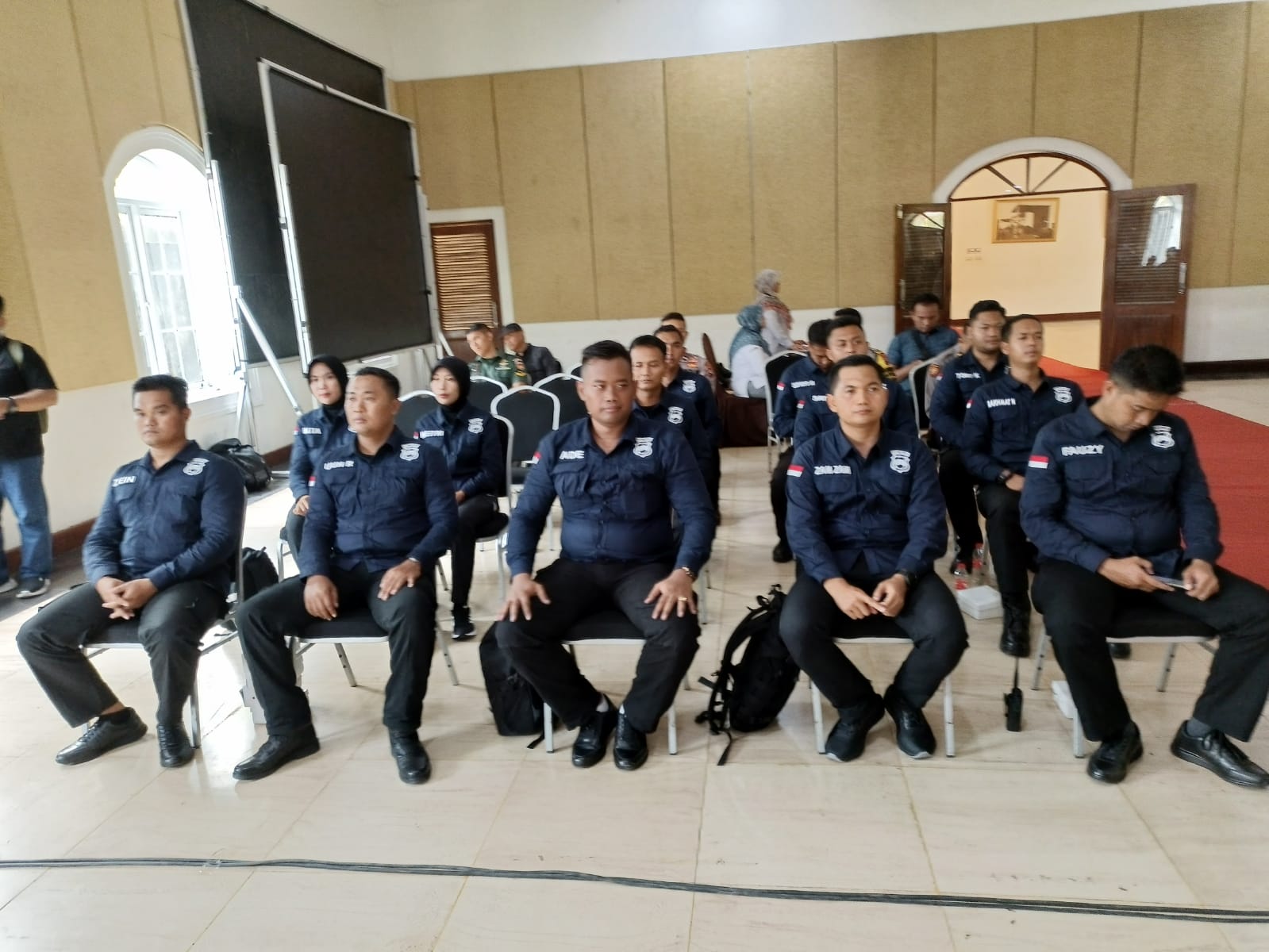 SIAP BERTUGAS : Para pengawal pribadi dari Polres Kebumen siap bertugas pengawalan melekat kepada masing-masing pasangan calon yang akan berkontestasi di Pilkada 2024.