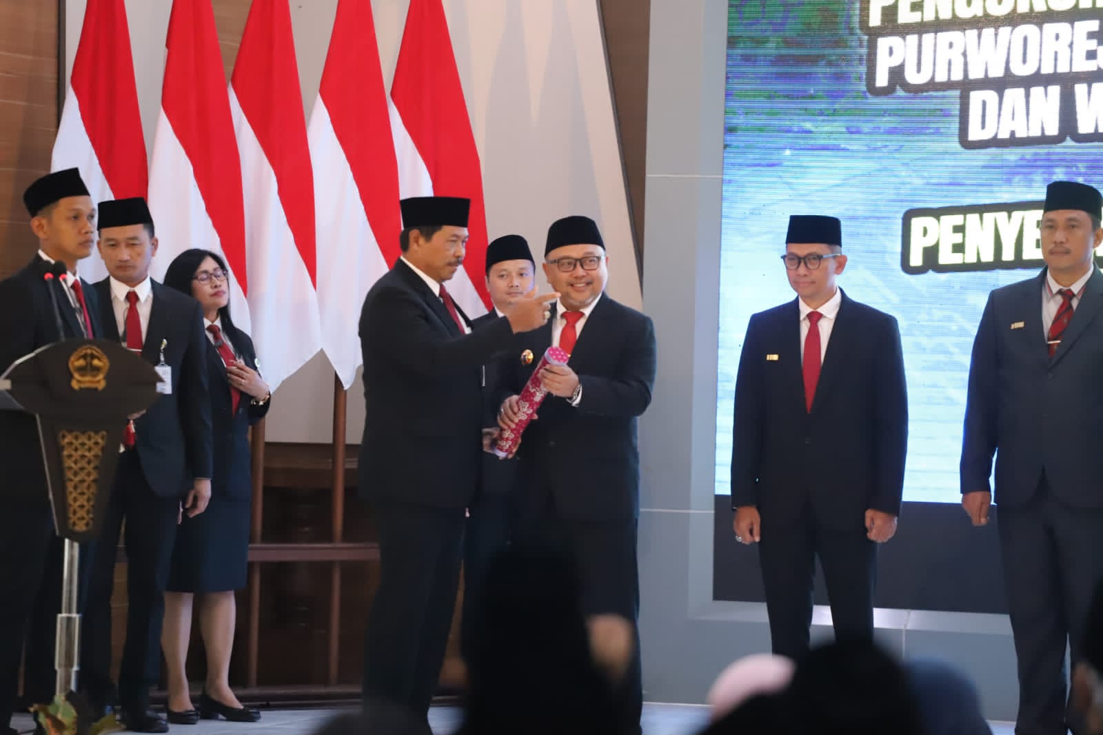 Pengukuhan Pjs Bupati Purworejo di Wisma Perdamaian Semarang bersama Pjs Bupati Kebumen, Pemalang, Pekalongan, Wali kota Surakarta dan Magelang, Selasa (24/9).