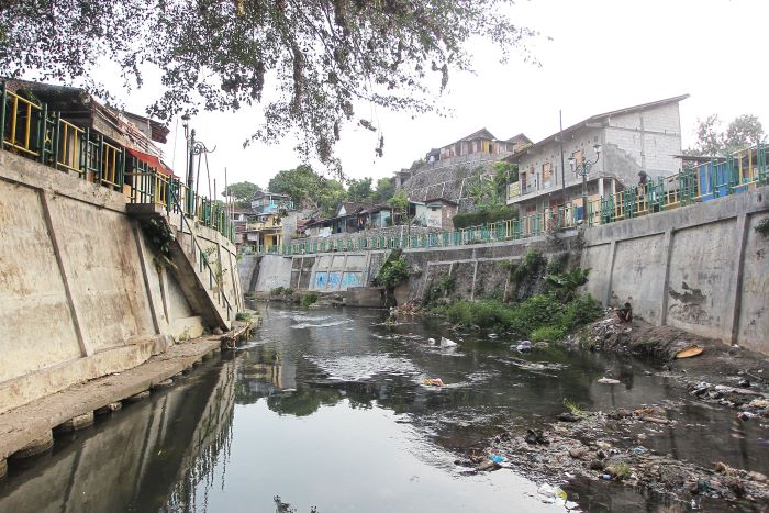 Kondisi Sungai Winongo di wilayah Kemantren Tegalrejo, Kota Jogja, Rabu (25/9/2024). Kualitas air di sungai-sungai seluruh DIJ berpotensi tercemar terlebih oleh bakteri coli dari limbah domestik.