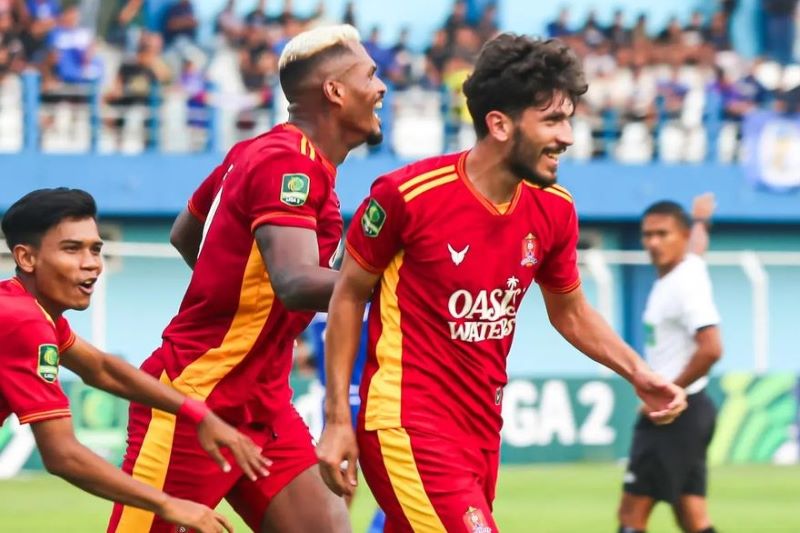 Penggawa Persijap rayakan gol yang dicetak Rosalvo dalam kemenangan atas Persikas Subang (lib)