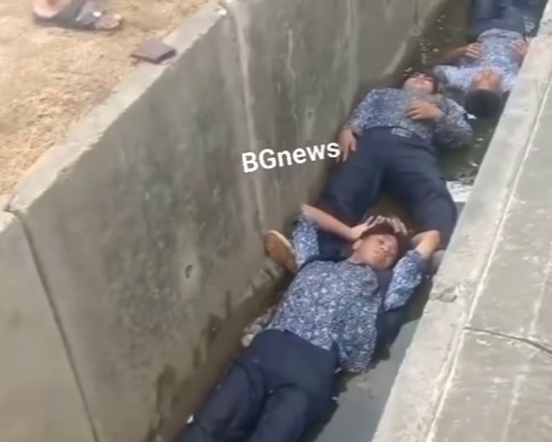 Bocah SMP di Bekasi dihukum berbaring di selokan usai terlibat balap liar.