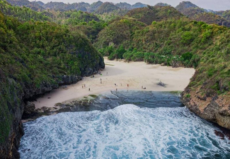 Pantai Sedahan Gunungkidul.