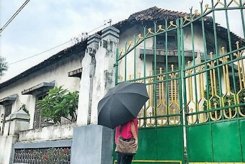 Rumah pocong sumi.