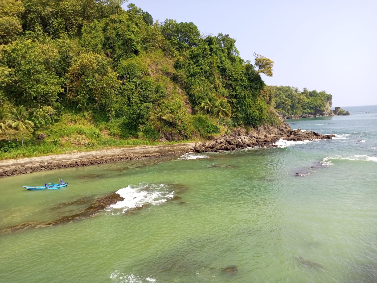 PANORAMA : Keindahan bentang alam Pantai Pedalen yang berada di kawasan Geopark Kebumen.
