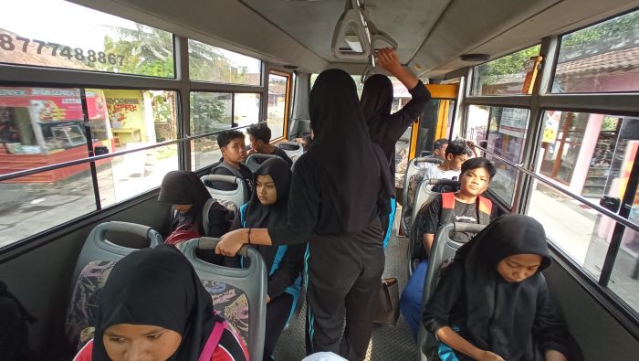 SEMAKIN DIMINATI: Bus sekolah yang disediakan oleh Dishub Bantul secara gratis masih terus beroperasi Kamis (26/9/2024).