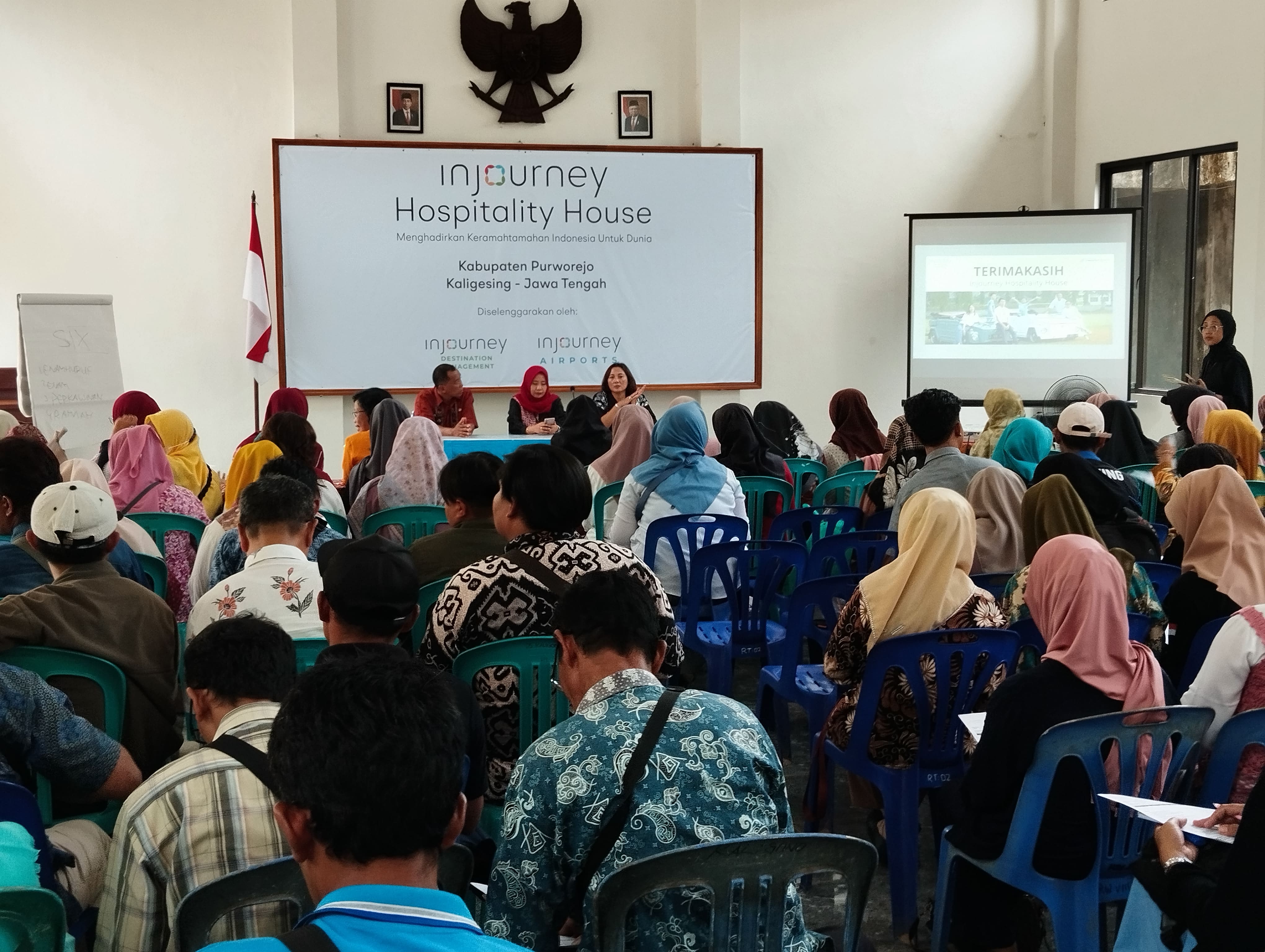 Pelaku UMKM dan pengelola desa wisata di Kaligesing, Purworejo saat mengikuti pelatihan dari PT TWC dan AP I di Desa Kaligono, Kaligesing, Purworejo, Kamis (26/9).
