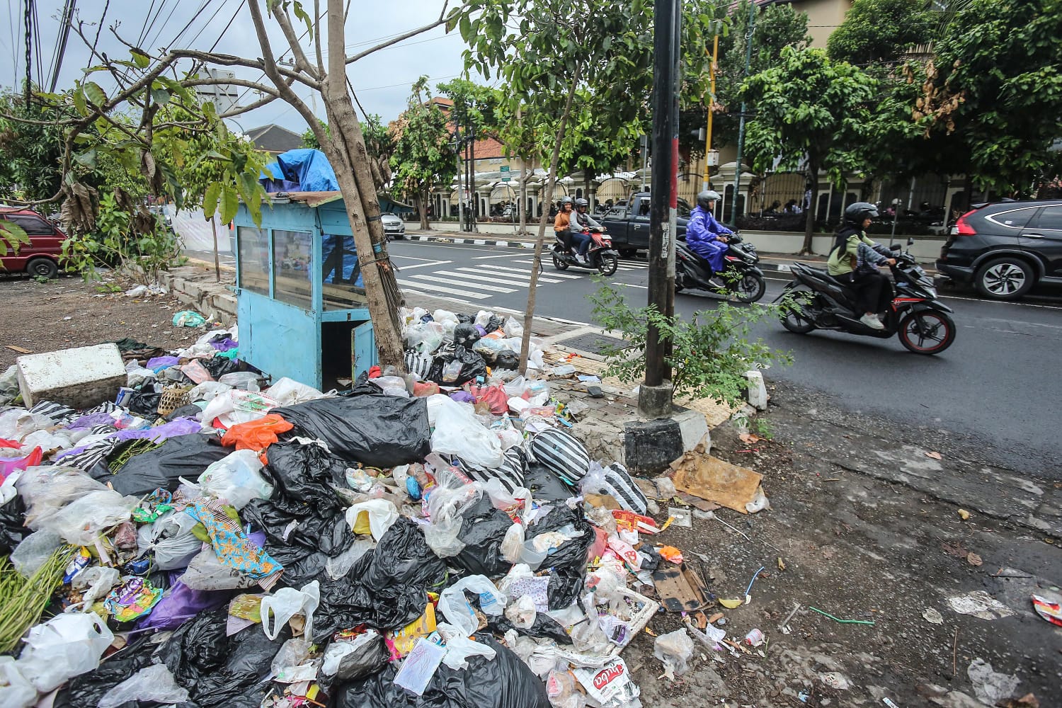 Pasar Terban Kota Jogja menjadi lokasi pebuangan sampah liar, Kamis (26/9/2024)  (Elang Kharisma Dewangga/Radar Jogja)