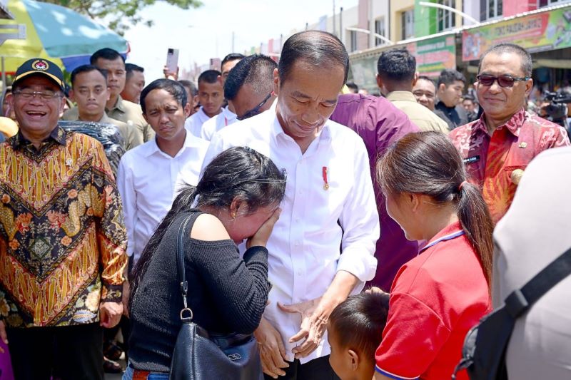 Kunjungan Jokowi ke Pasar Sanggam Adji Dilayas di Berau, Kalimantan Timur.