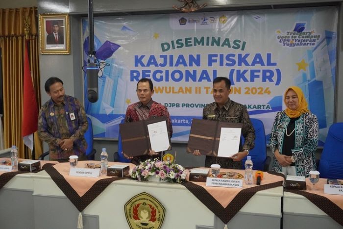 SIMBOLIS: Penandatanganan MoU antara DJPb DIY dengan UPNVY terkait kerjasama program APBN Center Jumat (9/27/2024).