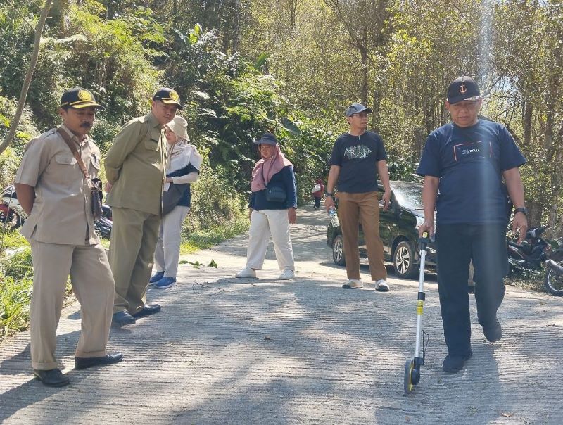 PENINJAUAN: Inspektorat Daerah meninjau hasil proyek.