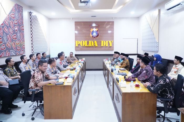 ASPIRASI: Pengurus tiga ormas besar saat bertemu dengan Kapolda Irjen Pol Suwondo Nainggolan tentang keprihatinan menyusul maraknya gerai miras, di Mapolda DIY Jumat (27/9/2024).