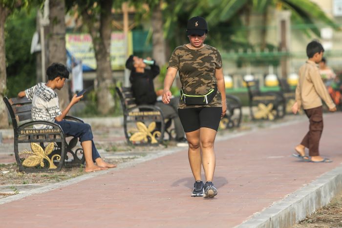 JADI LEBIH FOKUS: Silent walking semakin diminati karena aktivitas ini fokus untuk berjalan.