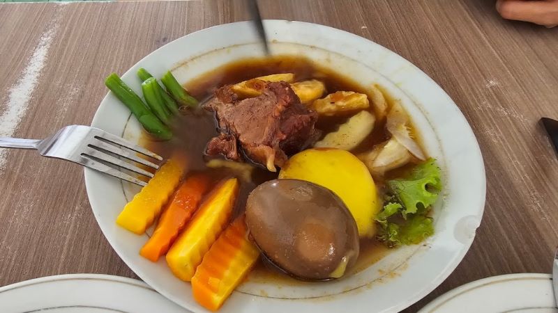 Perpaduan cita rasa segar dan kuah asam manis yang menggugah selera.