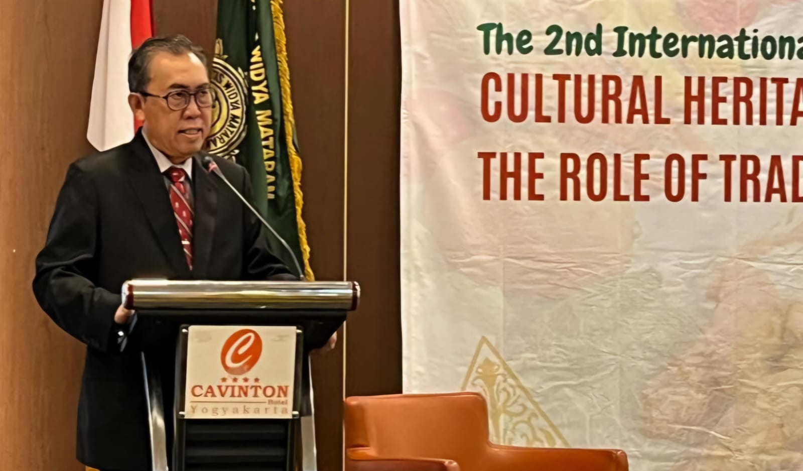 Rektor UWM Edy Suandi Hamid dalam  seminar on Functional Food and Nutraceutical bersama para peneliti dan praktisi industri di Cavinton Hotel Jogja pada Sabtu (28/9/2024)   (Doc UWM)
