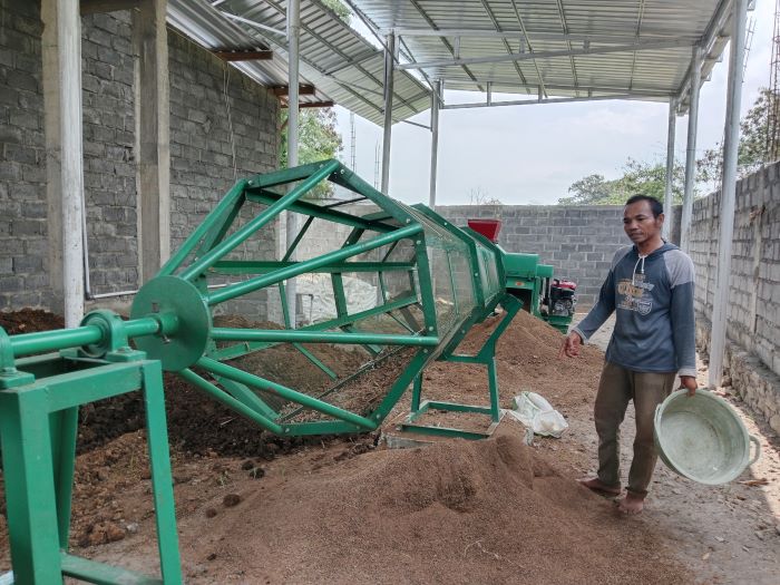 MANDIRI: Proses pengolahan pupuk organik di Tegaltirto, Berbah, Sleman.