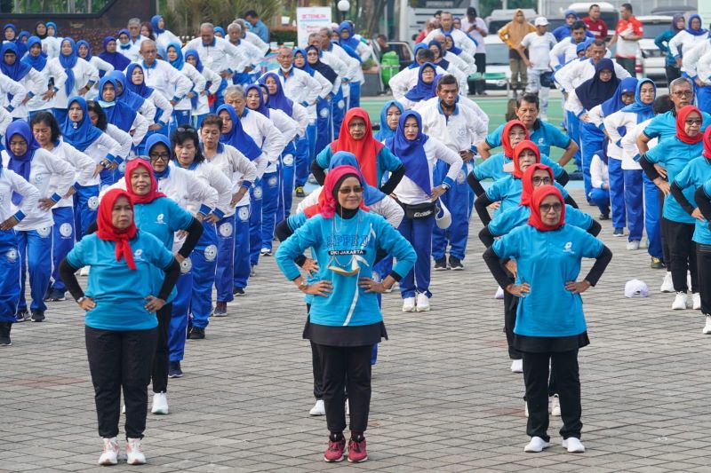 Orang sedang senam
