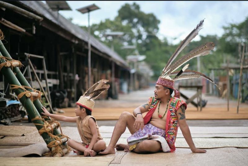 Suku Dayak Kalimantan.